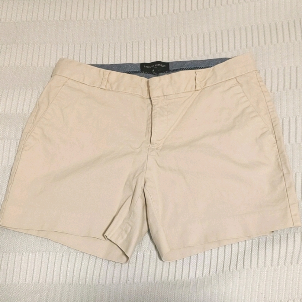 🔥2/$15🔥 Banana Republic Shorts - khaki color